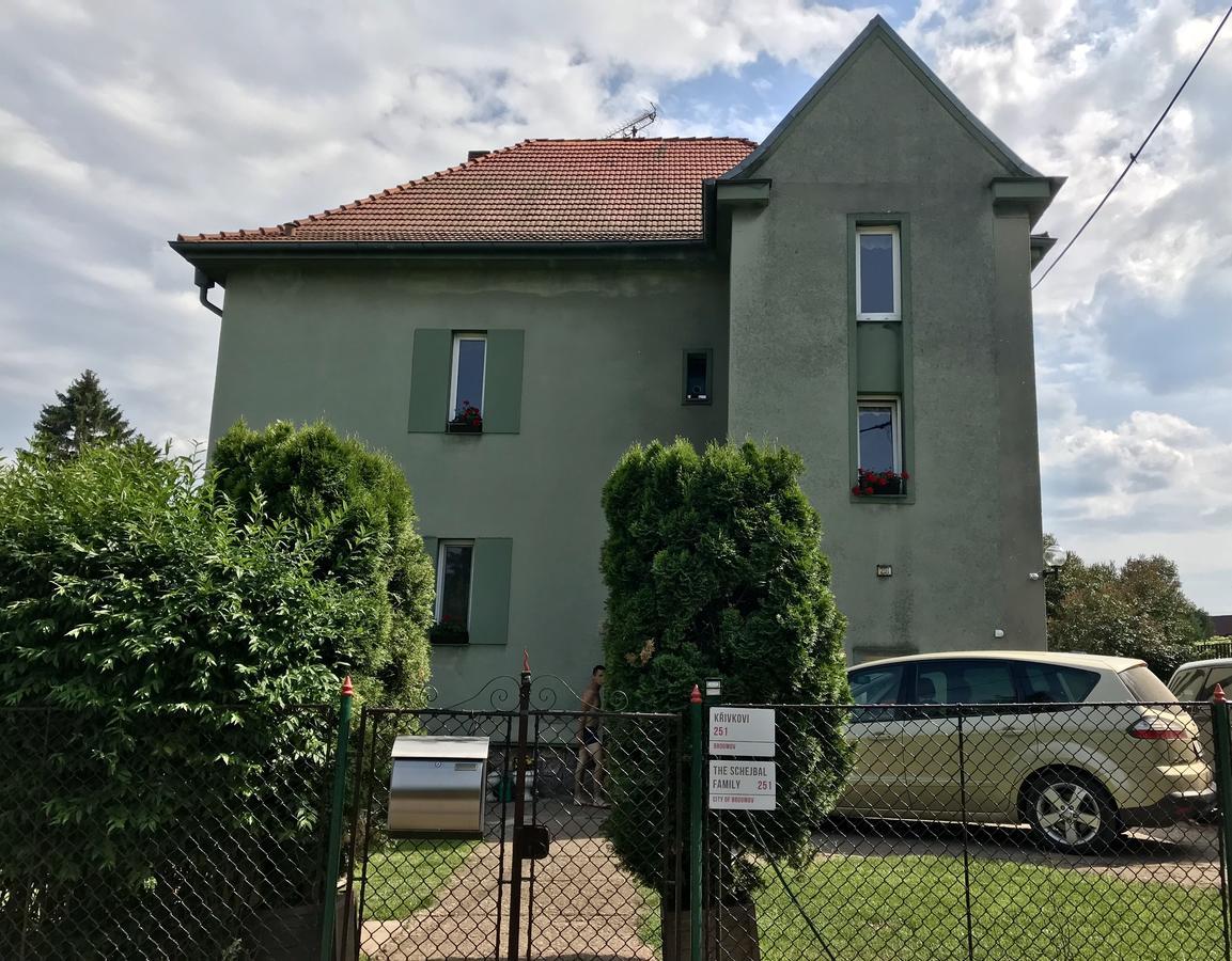 Ubytovani Janina Apartment Броумов Екстериор снимка