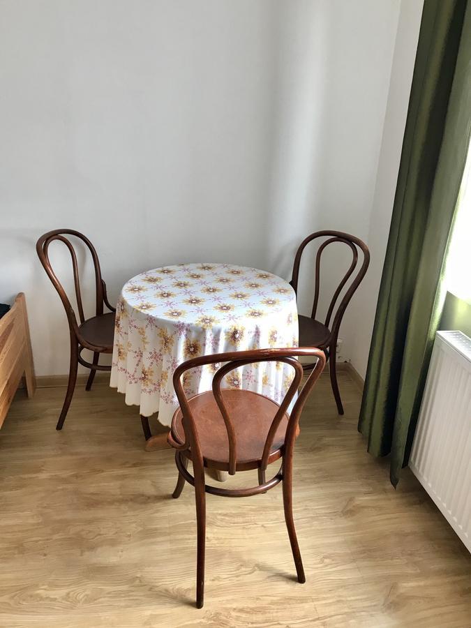 Ubytovani Janina Apartment Броумов Екстериор снимка
