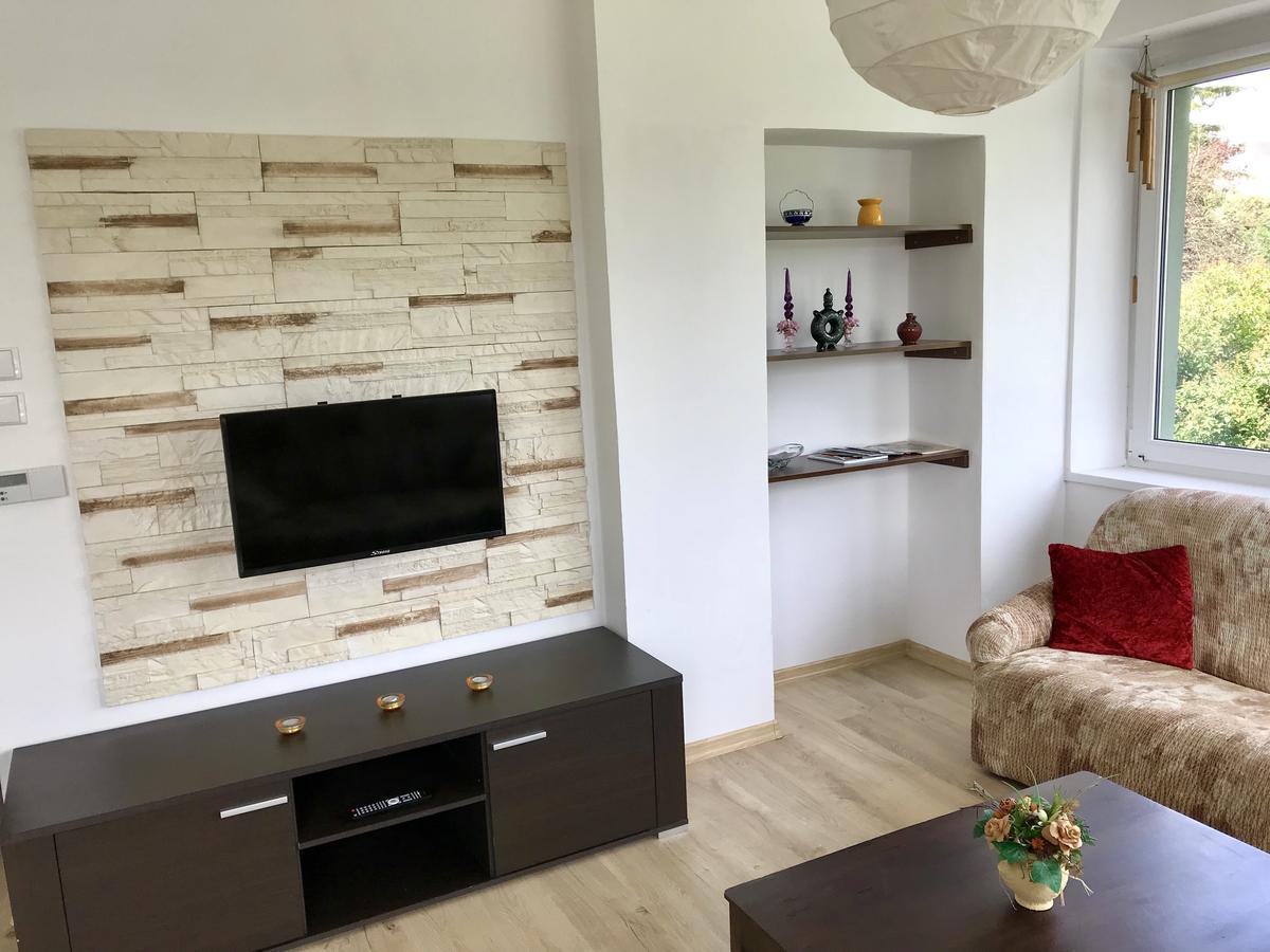 Ubytovani Janina Apartment Броумов Екстериор снимка